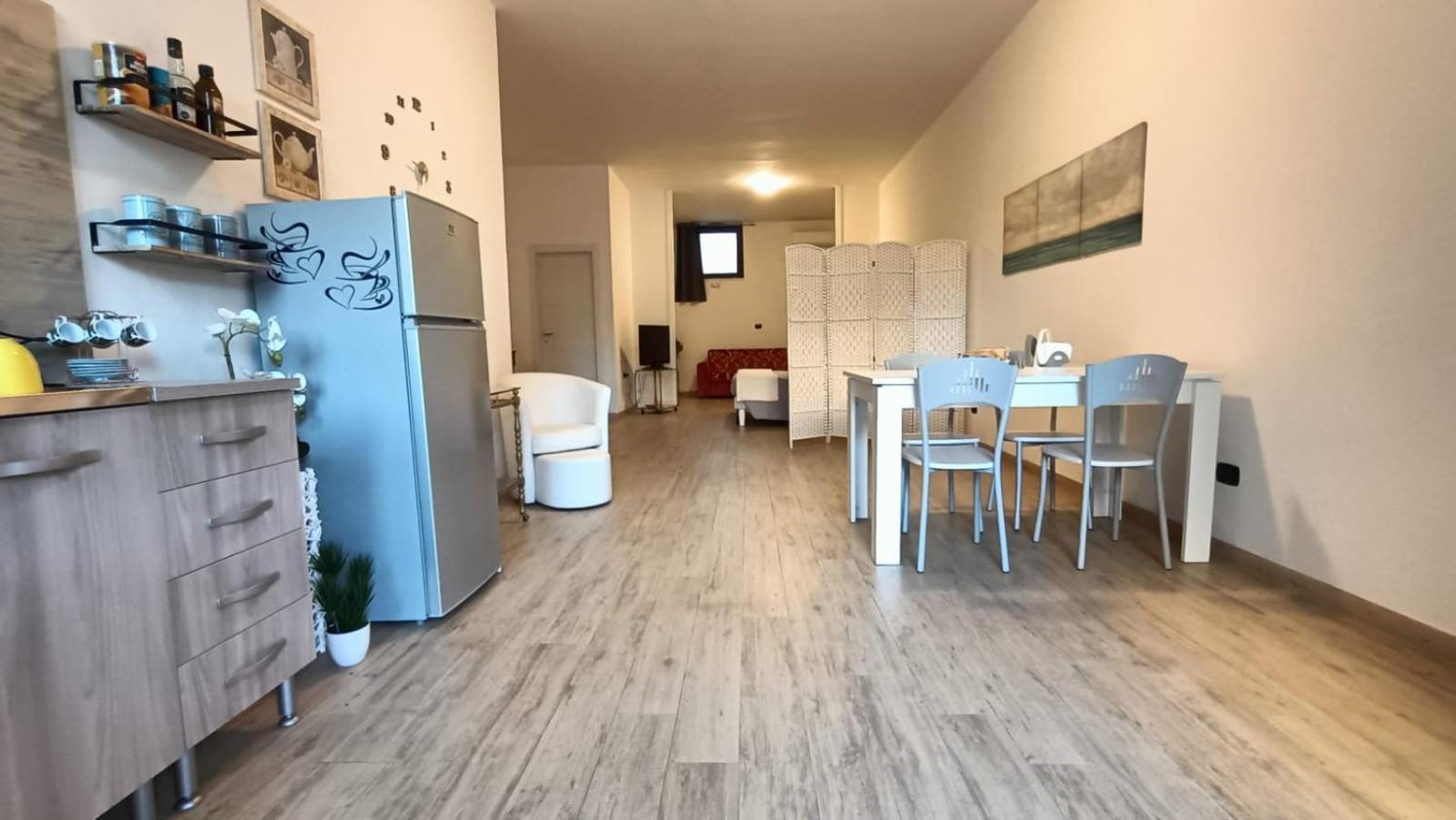 Intero Alloggio, Binario 18 Brindisi Ngoại thất bức ảnh