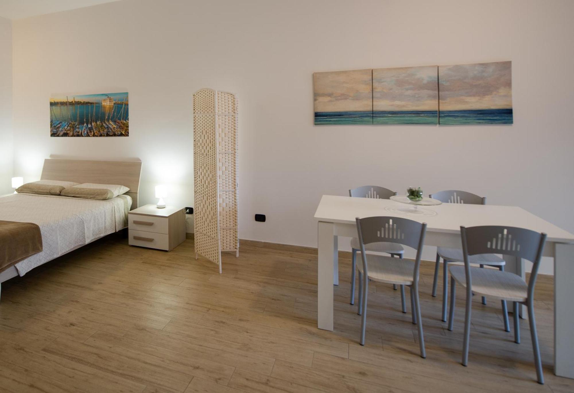 Intero Alloggio, Binario 18 Brindisi Ngoại thất bức ảnh